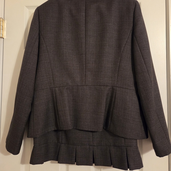 Evan-Picone Ladies Suit - Picture 2 of 7